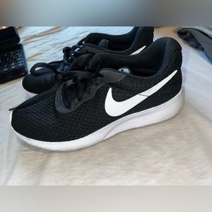 Size 6.5. Good condition, very clean.